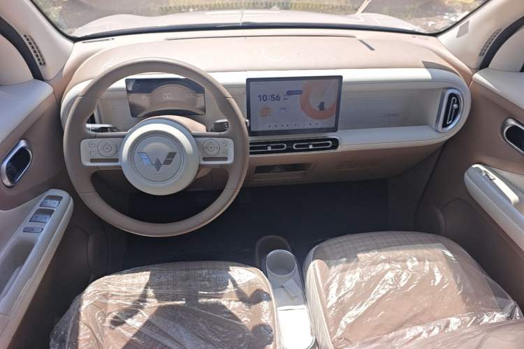 Used Wuling Hongguang MINIEV 2026 Model Fifth Generation, 205km Deluxe Edition Center Console