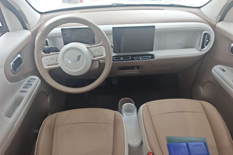 Used Wuling Hongguang MINIEV 2026 Model Fifth Generation, 301km Deluxe Edition Center Console