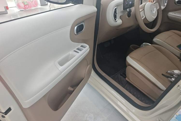 Used Wuling Hongguang MINIEV 2026 Model Fifth Generation, 301km Deluxe Edition Driver Seat