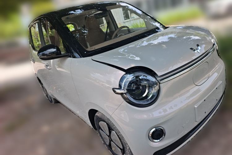 Used Wuling Hongguang MINIEV 2026 Model Fifth Generation, 301km Deluxe Edition Front Right 45 Deg
