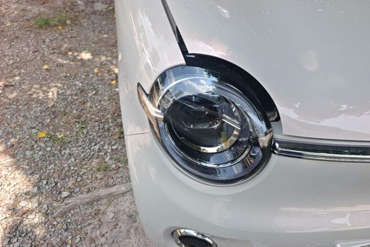 Used Wuling Hongguang MINIEV 2026 Model Fifth Generation, 301km Deluxe Edition Right Front Headlight