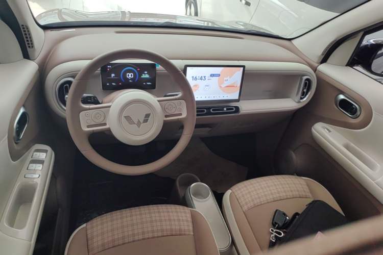 Used Wuling Hongguang MINIEV 2026 Model Fifth Generation, 301km Deluxe Edition Center Console