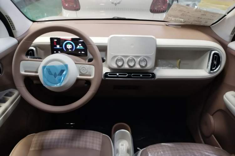 Used Wuling Hongguang MINIEV 2026 Model Fifth Generation, 205km Advanced Edition Center Console