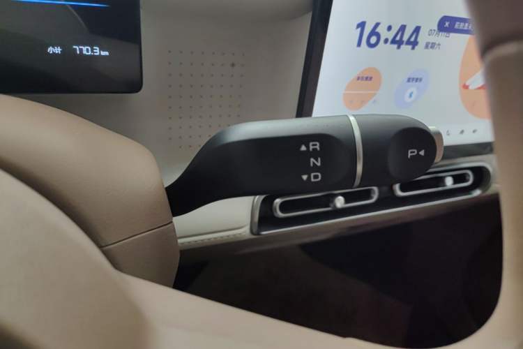 Used Wuling Hongguang MINIEV 2026 Model Fifth Generation, 301km Deluxe Edition Gear Lever