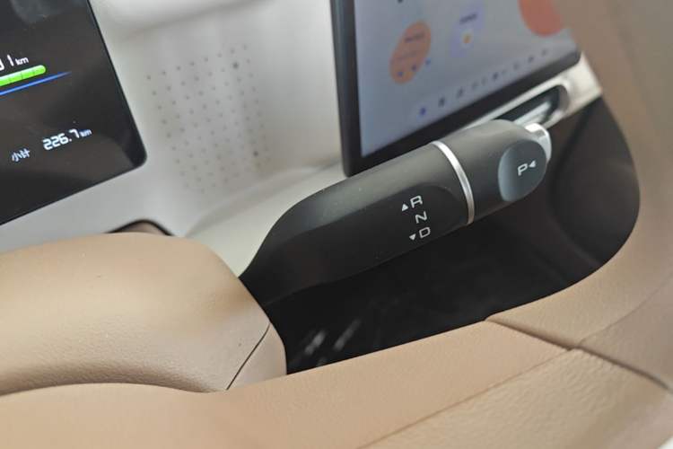Used Wuling Hongguang MINIEV 2026 Model Fifth Generation, 301km Deluxe Edition Gear Lever
