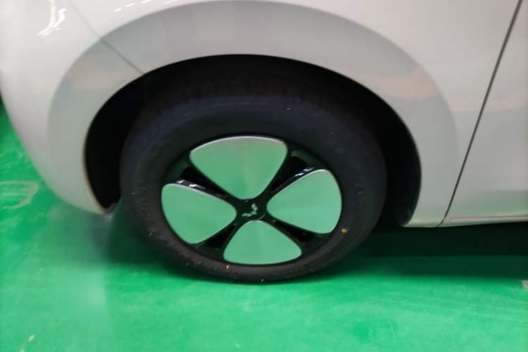 Used Wuling Hongguang MINIEV 2026 Model Fifth Generation, 205km Advanced Edition Left Front Wheel Hub