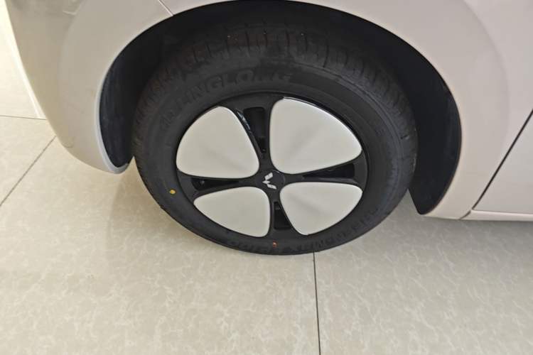 Used Wuling Hongguang MINIEV 2026 Model Fifth Generation, 301km Deluxe Edition Left Front Wheel Hub