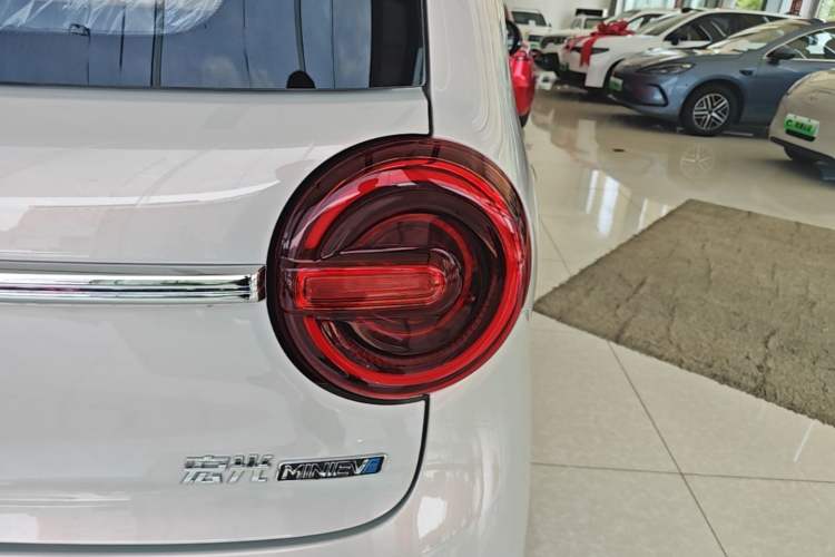Used Wuling Hongguang MINIEV 2026 Model Fifth Generation, 301km Deluxe Edition Right Rear Taillight