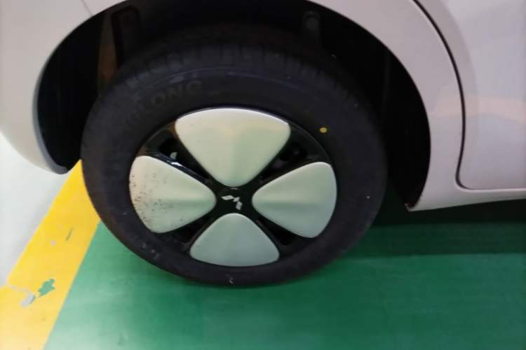 Used Wuling Hongguang MINIEV 2026 Model Fifth Generation, 205km Advanced Edition Right Rear Wheel Hub