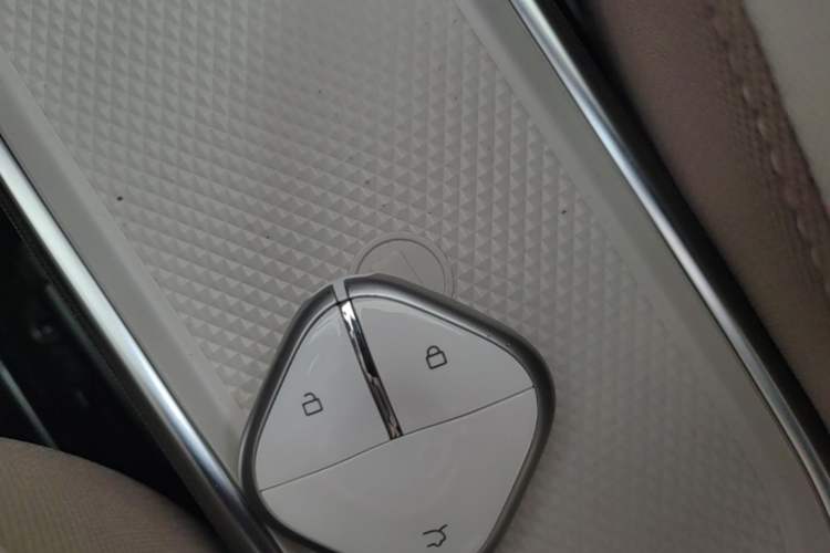 Used Wuling Hongguang MINIEV 2026 Model Fifth Generation, 301km Deluxe Edition Vehicle Key
