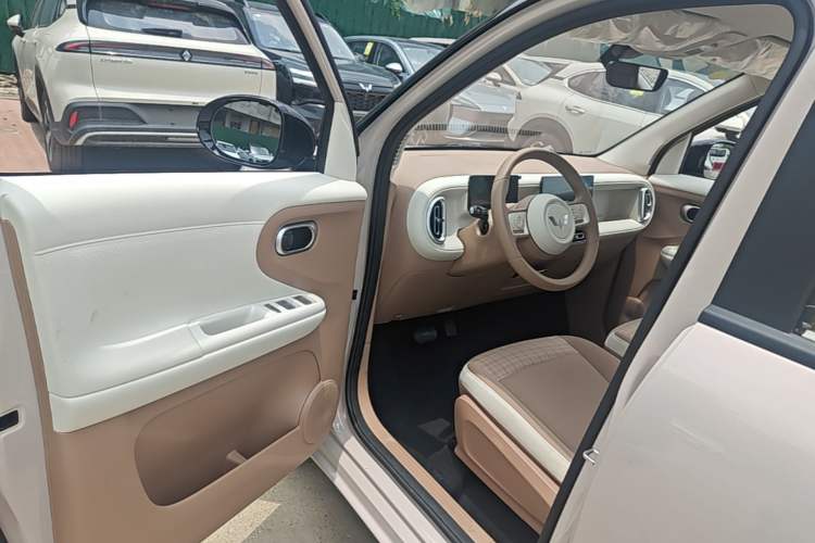 Used Wuling Hongguang MINIEV 2026 Model Fifth Generation, 301km Deluxe Edition Driver Seat