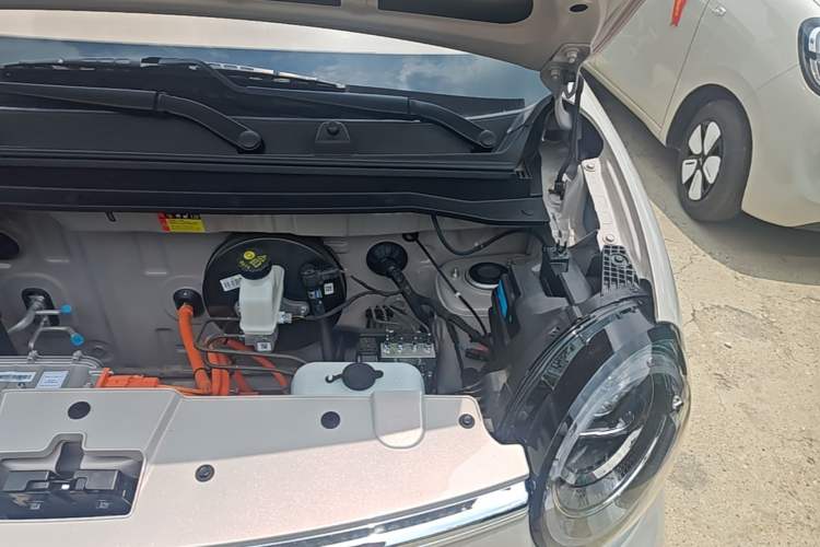 Used Wuling Hongguang MINIEV 2026 Model Fifth Generation, 301km Deluxe Edition Engine Bay Left