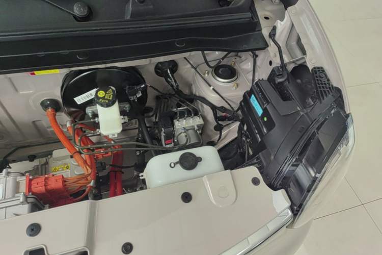 Used Wuling Hongguang MINIEV 2026 Model Fifth Generation, 301km Deluxe Edition Engine Bay Left