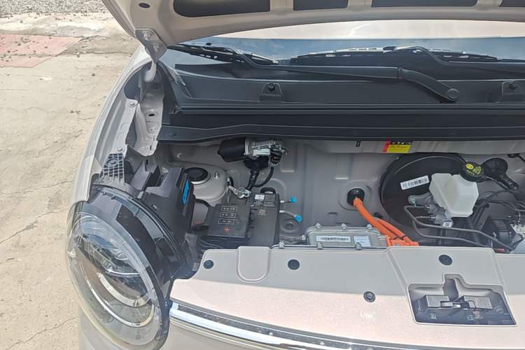 Used Wuling Hongguang MINIEV 2026 Model Fifth Generation, 301km Deluxe Edition Engine Bay Right