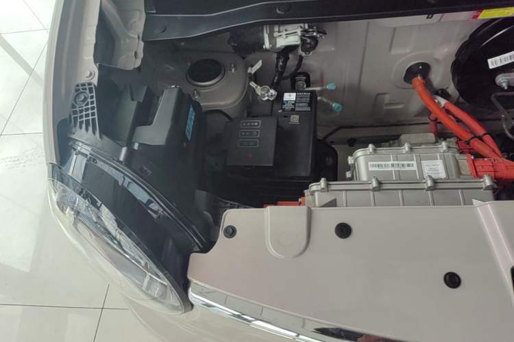 Used Wuling Hongguang MINIEV 2026 Model Fifth Generation, 301km Deluxe Edition Engine Bay Right