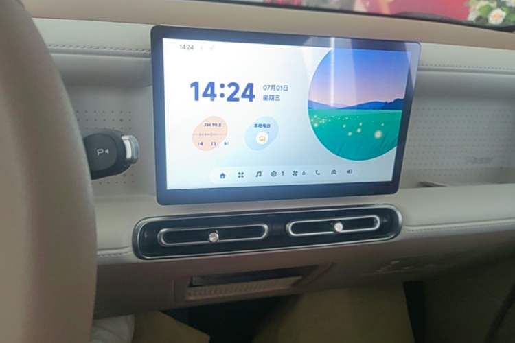 Used Wuling Hongguang MINIEV 2026 Model Fifth Generation, 301km Deluxe Edition Audio And AC Panel