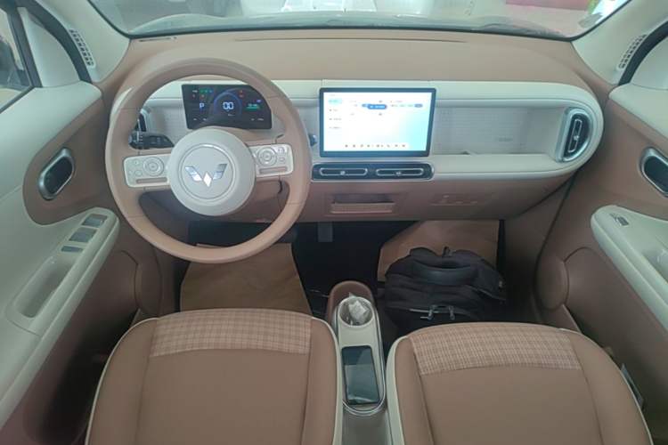 Used Wuling Hongguang MINIEV 2026 Model Fifth Generation, 301km Deluxe Edition Center Console