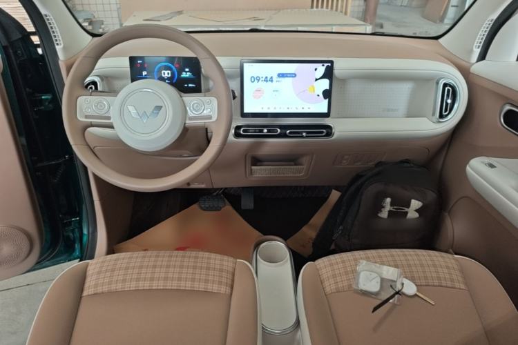 Used Wuling Hongguang MINIEV 2026 Model Fifth Generation, 301km Deluxe Edition Center Console