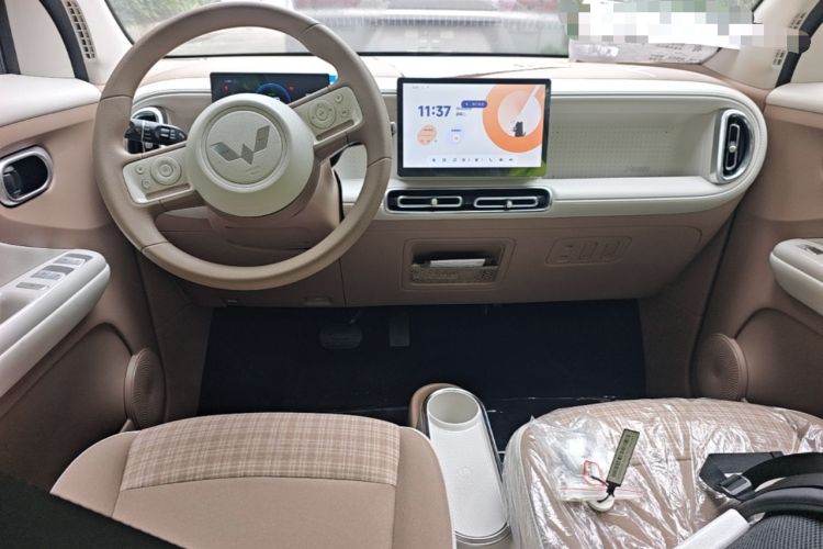 Used Wuling Hongguang MINIEV 2026 Model Fifth Generation, 301km Deluxe Edition Center Console
