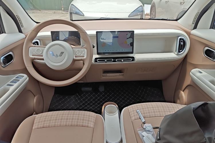 Used Wuling Hongguang MINIEV 2026 Model Fifth Generation, 301km Deluxe Edition Center Console
