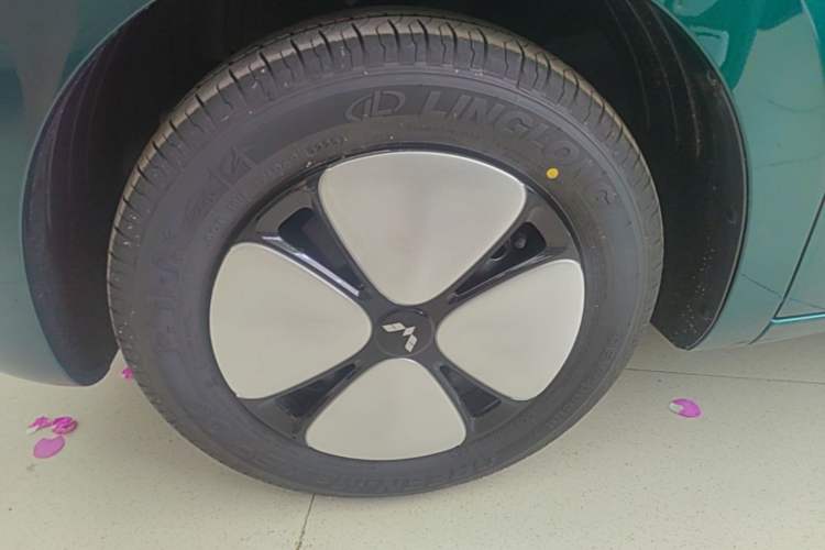 Used Wuling Hongguang MINIEV 2026 Model Fifth Generation, 301km Deluxe Edition Left Front Wheel Hub