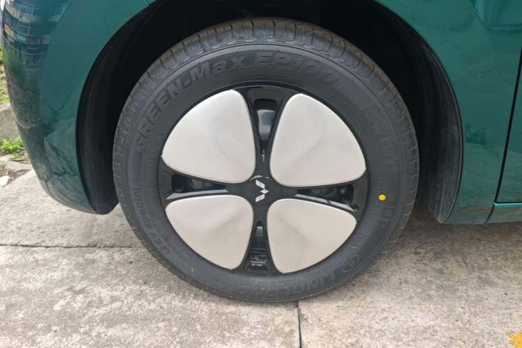 Used Wuling Hongguang MINIEV 2026 Model Fifth Generation, 301km Deluxe Edition Left Front Wheel Hub