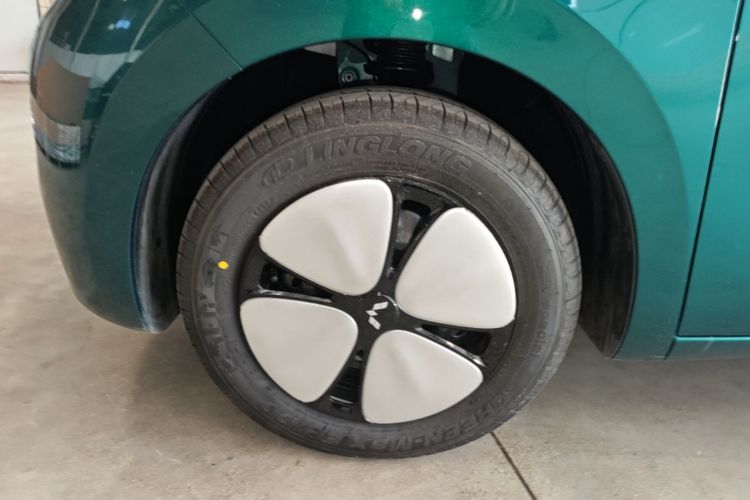 Used Wuling Hongguang MINIEV 2026 Model Fifth Generation, 301km Deluxe Edition Left Front Wheel Hub