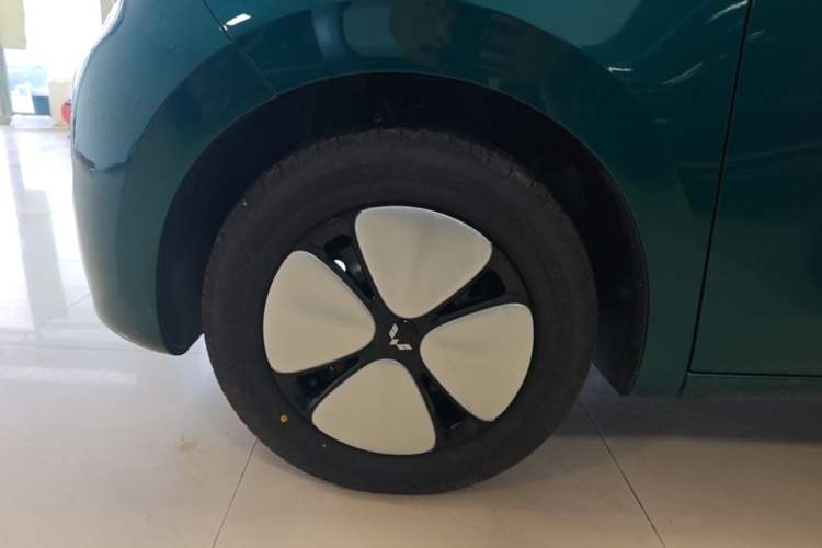 Used Wuling Hongguang MINIEV 2026 Model Fifth Generation, 301km Deluxe Edition Left Front Wheel Hub