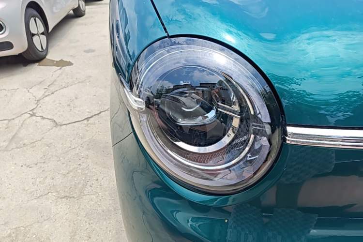 Used Wuling Hongguang MINIEV 2026 Model Fifth Generation, 301km Deluxe Edition Right Front Headlight