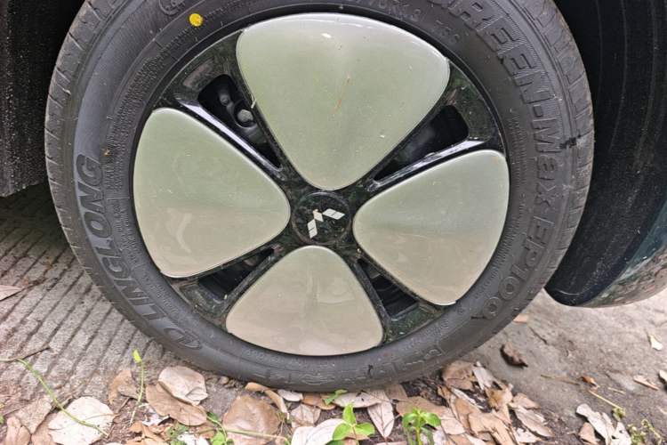 Used Wuling Hongguang MINIEV 2026 Model Fifth Generation, 301km Deluxe Edition Right Front Wheel Hub
