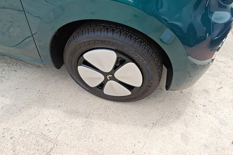 Used Wuling Hongguang MINIEV 2026 Model Fifth Generation, 301km Deluxe Edition Right Front Wheel Hub