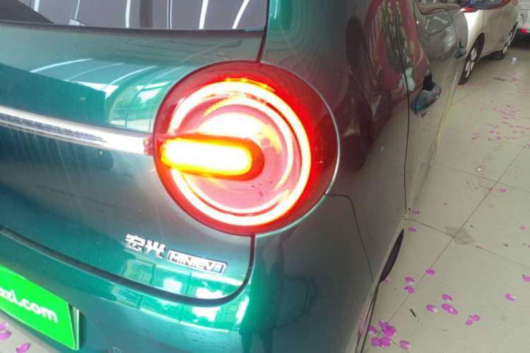 Used Wuling Hongguang MINIEV 2026 Model Fifth Generation, 301km Deluxe Edition Right Rear Taillight