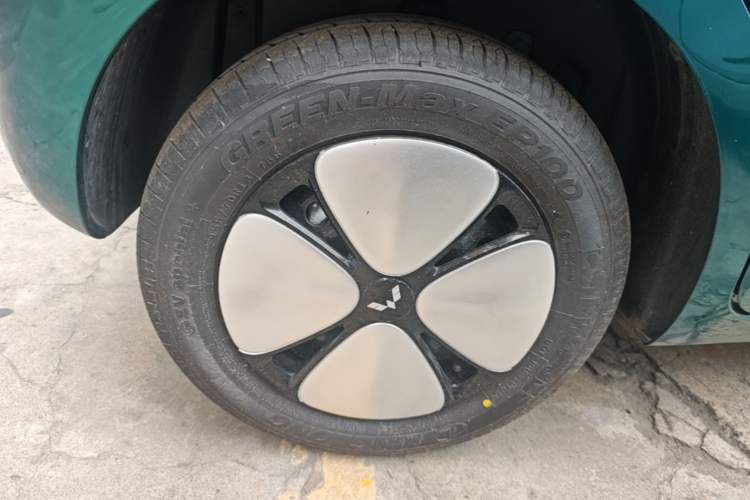 Used Wuling Hongguang MINIEV 2026 Model Fifth Generation, 301km Deluxe Edition Right Rear Wheel Hub