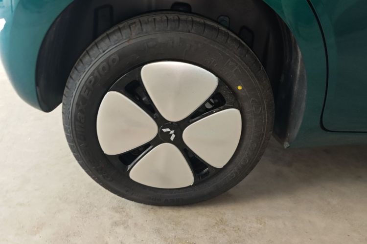 Used Wuling Hongguang MINIEV 2026 Model Fifth Generation, 301km Deluxe Edition Right Rear Wheel Hub