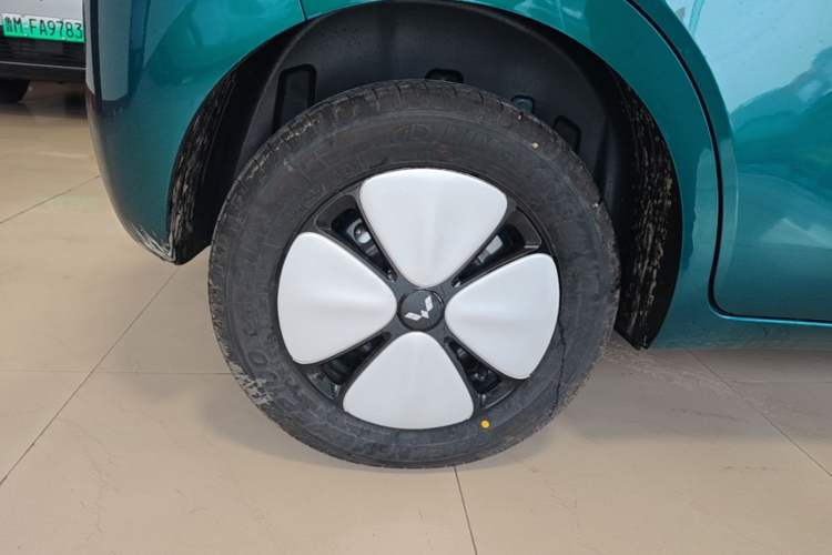Used Wuling Hongguang MINIEV 2026 Model Fifth Generation, 301km Deluxe Edition Right Rear Wheel Hub