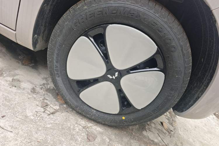 Used Wuling Hongguang MINIEV 2026 Model Fifth Generation, 205km Deluxe Edition Right Front Wheel Hub