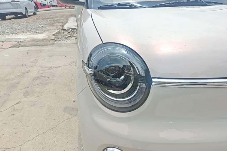 Used Wuling Hongguang MINIEV 2026 Model Fifth Generation, 301km Deluxe Edition Right Front Headlight