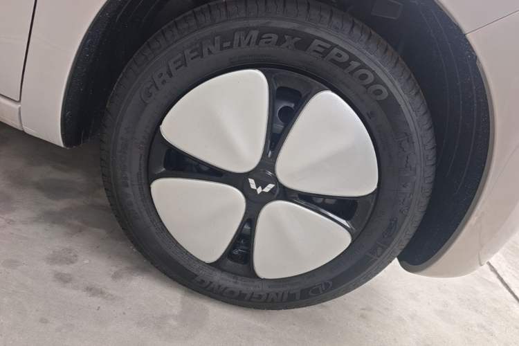 Used Wuling Hongguang MINIEV 2026 Model Fifth Generation, 301km Deluxe Edition Right Front Wheel Hub