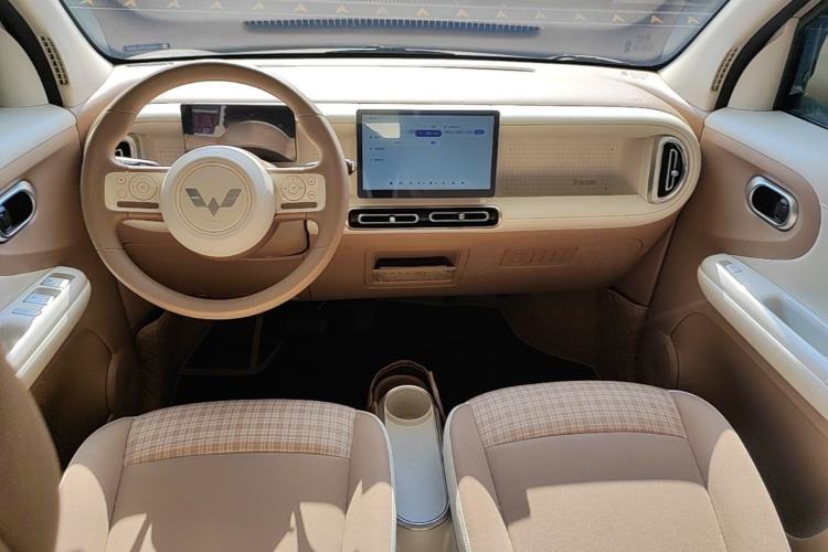 Used Wuling Hongguang MINIEV 2026 Model Fifth Generation, 301km Deluxe Edition Center Console