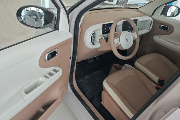 Used Wuling Hongguang MINIEV 2025 High-End Model Driver Seat
