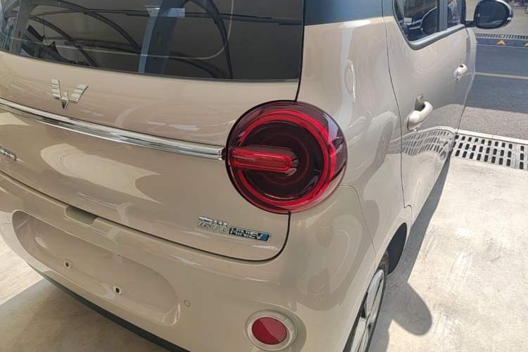 Used Wuling Hongguang MINIEV 2026 Model Fifth Generation, 301km Deluxe Edition Right Rear Taillight