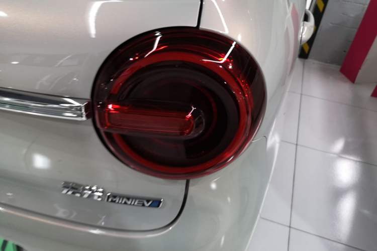 Used Wuling Hongguang MINIEV 2026 Model Fifth Generation, 205km Deluxe Edition Right Rear Taillight