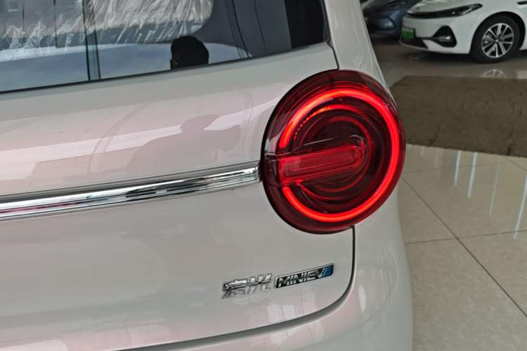 Used Wuling Hongguang MINIEV 2025 High-End Model Right Rear Taillight