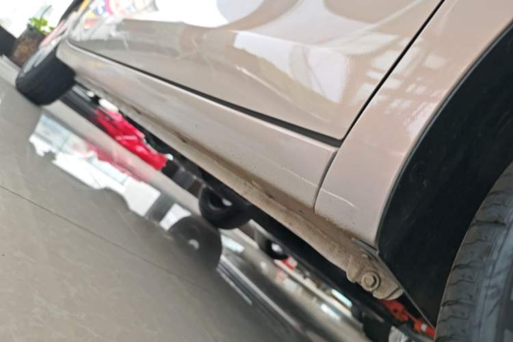 Used Wuling Hongguang MINIEV 2025 High-End Model Right Side Sill