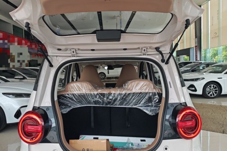Used Wuling Hongguang MINIEV 2025 High-End Model Trunk