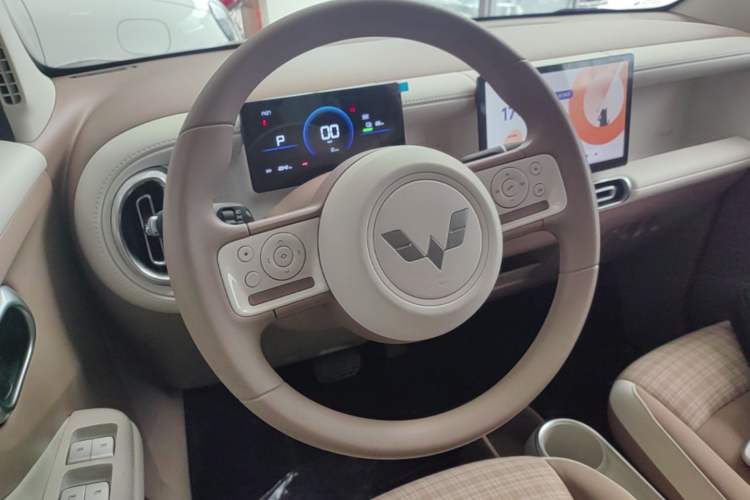 Used Wuling Hongguang MINIEV 2026 Model Fifth Generation, 301km Deluxe Edition Steering Wheel