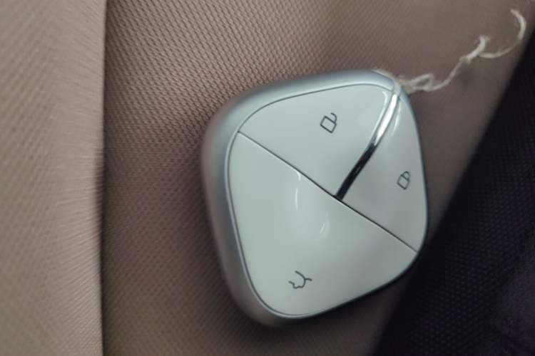 Used Wuling Hongguang MINIEV 2026 Model Fifth Generation, 301km Deluxe Edition Vehicle Key