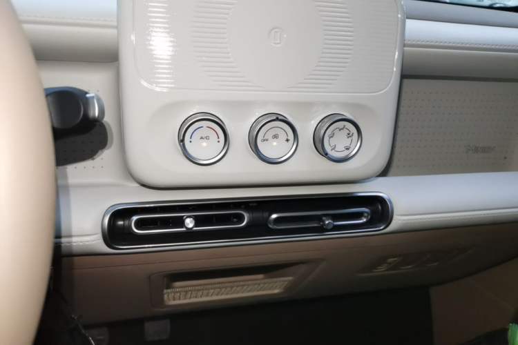 Used Wuling Hongguang MINIEV 2026 Model Fifth Generation, 205km Advanced Edition Audio And AC Panel