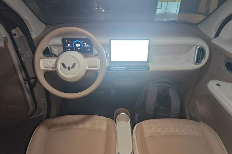 Used Wuling Hongguang MINIEV 2026 Model Fifth Generation, 301km Deluxe Edition Center Console