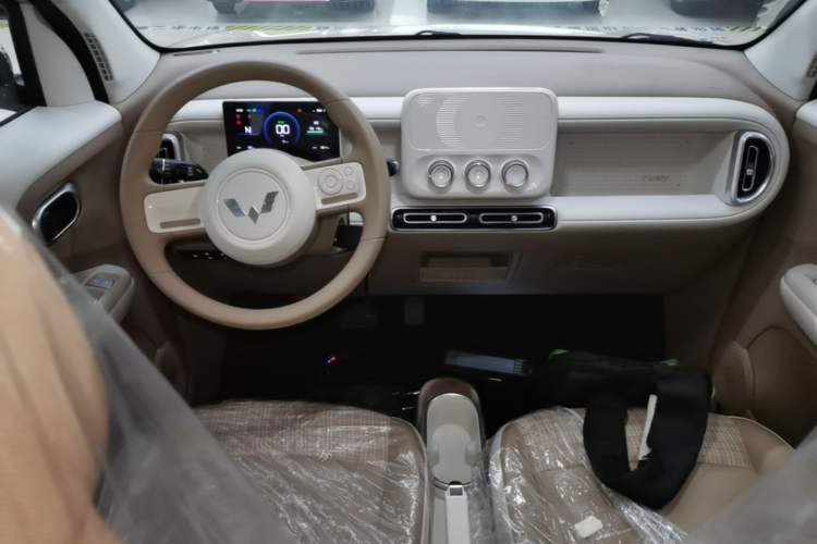 Used Wuling Hongguang MINIEV 2026 Model Fifth Generation, 205km Advanced Edition Center Console